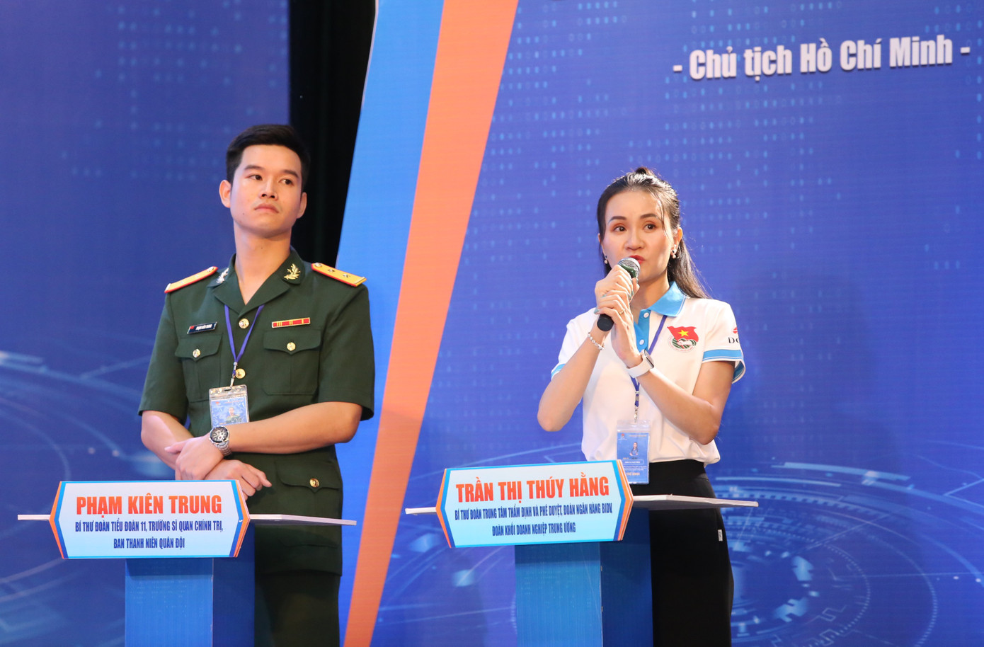 Các thí sinh tranh tài tại buổi thi tìm ra người chiến thắng hội thi toàn quốc mùa đầu tiên. Các thí sinh tranh tài tại buổi thi tìm ra người chiến thắng hội thi toàn quốc mùa đầu tiên.