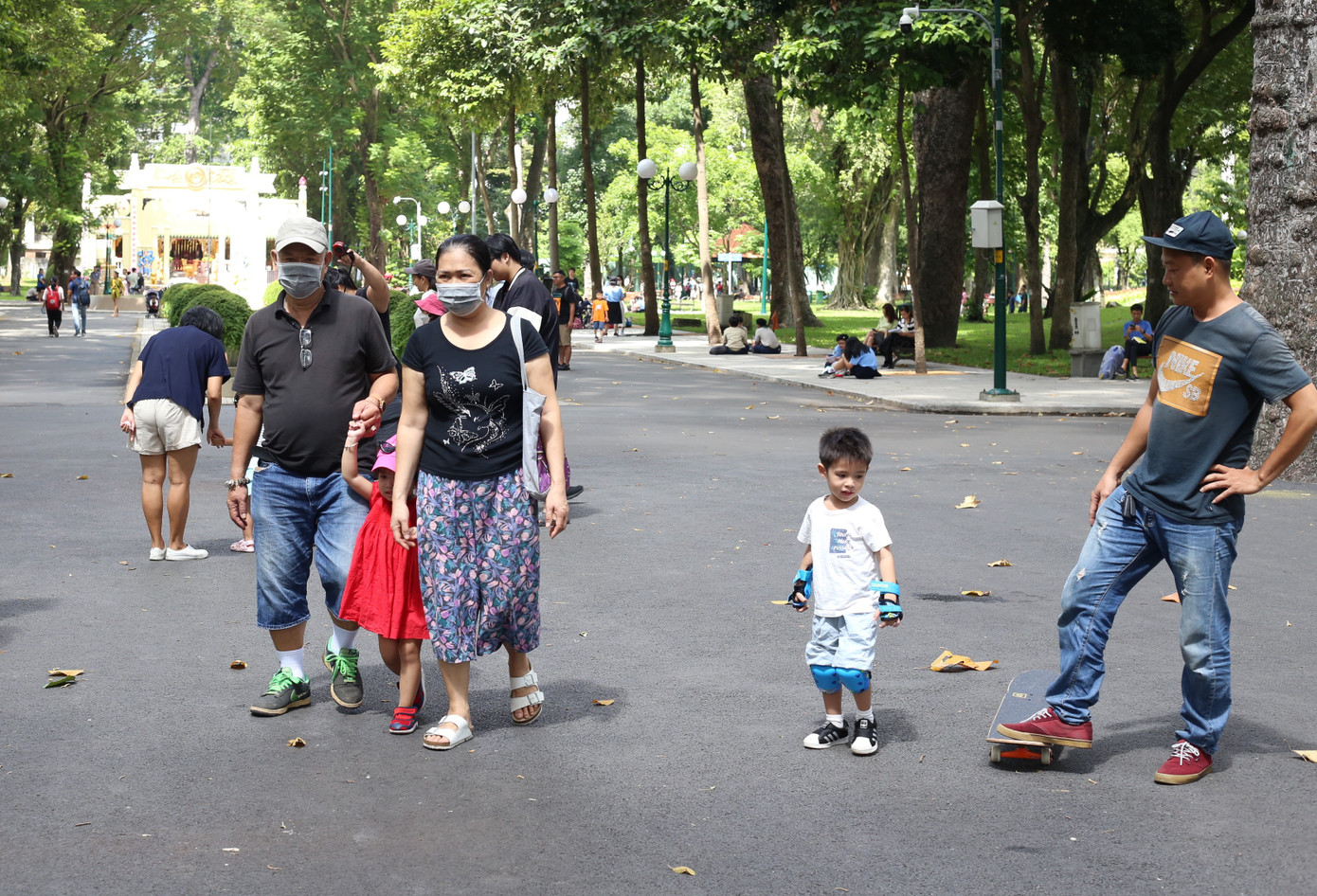 Người dân sinh hoạt, vui chơi tại công viên Tao Đàn. Ảnh: Ngô Tùng Người dân sinh hoạt, vui chơi tại công viên Tao Đàn. Ảnh: Ngô Tùng