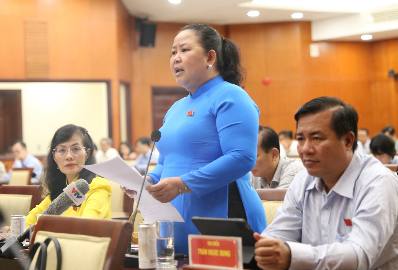 Đại biểu Kim Thúy nêu vấn đề trao đổi. Ảnh: Ngô Tùng Đại biểu Kim Thúy nêu vấn đề trao đổi. Ảnh: Ngô Tùng