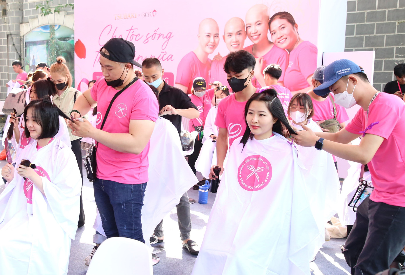 Với sự tham gia của các salon đến từ hệ thống salon Tóc hồng, những tình nguyện viên hiến tóc sẽ được hỗ trợ cắt tóc đúng chuẩn, miễn phí.