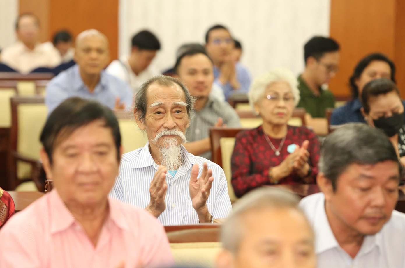 Nghệ sĩ gạo cội Mạnh Dung cùng nhiều văn nghệ sĩ dự buổi họp mặt kỷ niệm. Nghệ sĩ gạo cội Mạnh Dung cùng nhiều văn nghệ sĩ dự buổi họp mặt kỷ niệm.