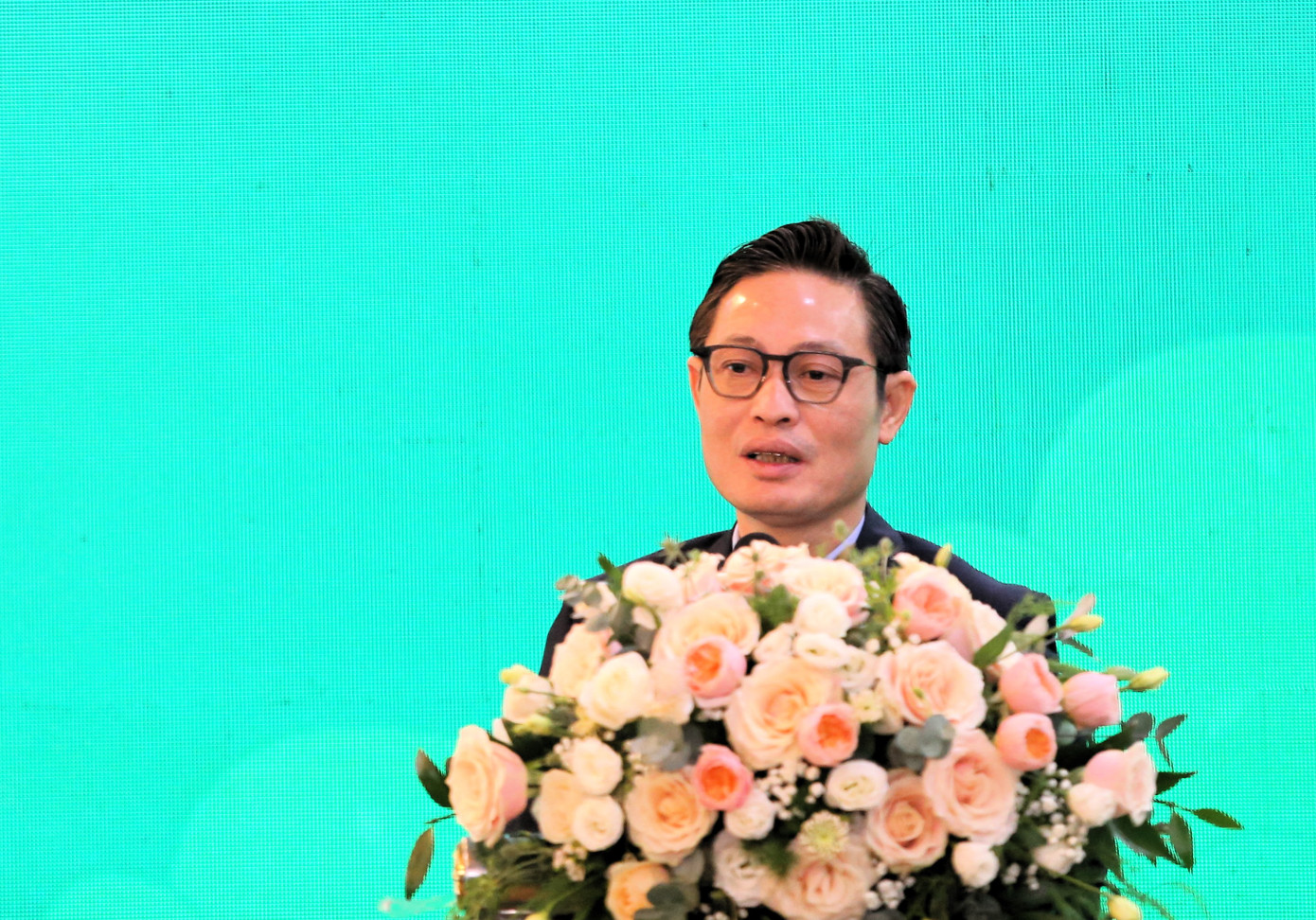 Ông Phạm Hoàng Hải góp ý tại diễn đàn.