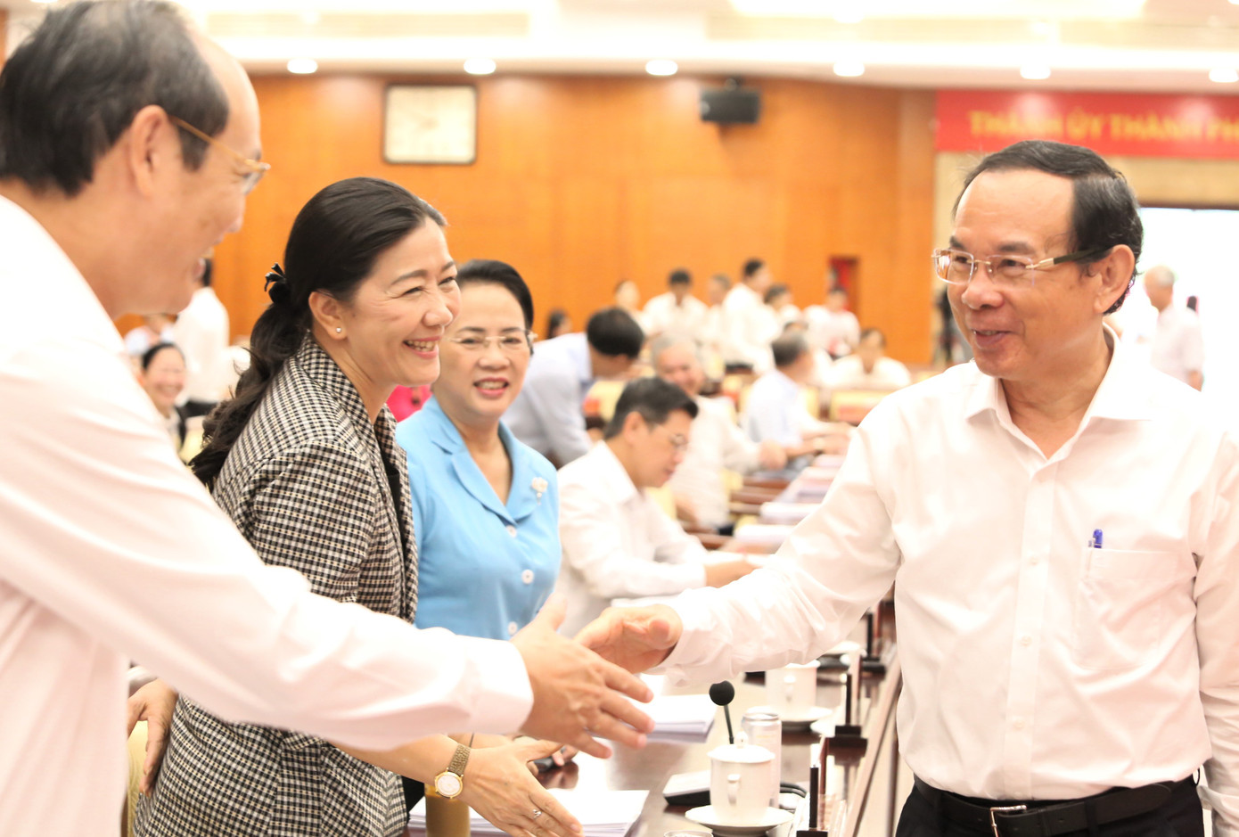 Bí thư Nguyễn Văn Nên cùng đại biểu dự hội nghị. Ảnh: Ngô Tùng