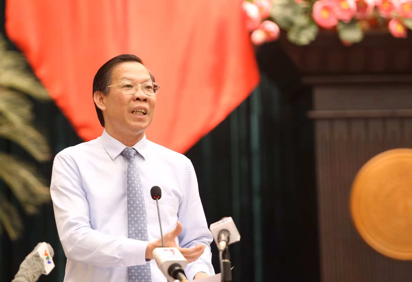 Chủ tịch UBND TPHCM Phan Văn Mãi trả lời ý kiến đại biểu quan tâm đặt vấn đề. Chủ tịch UBND TPHCM Phan Văn Mãi trả lời ý kiến đại biểu quan tâm đặt vấn đề.