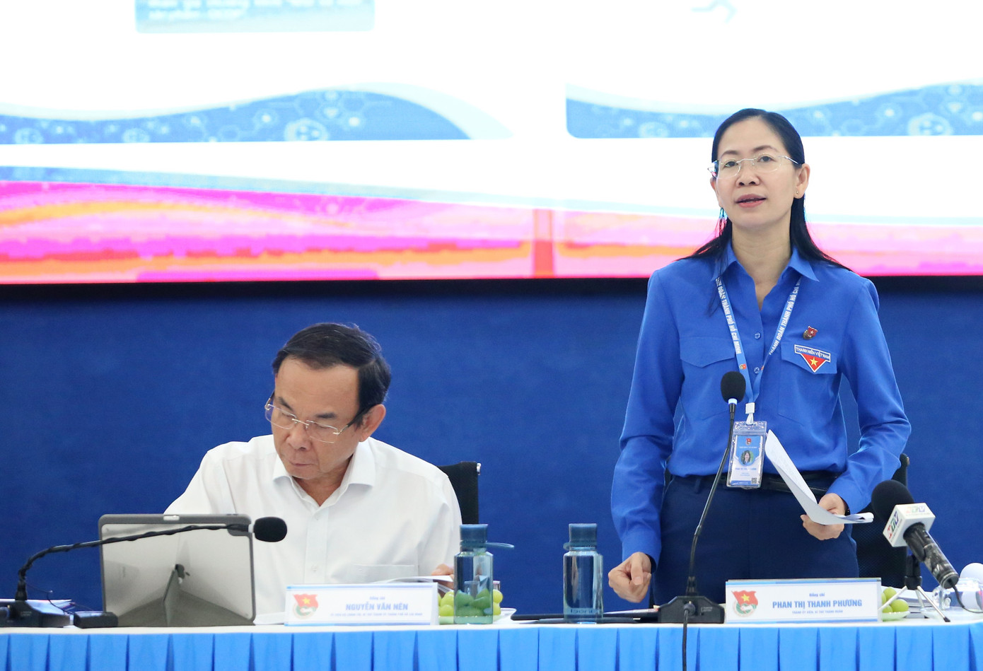 Bí thư Thành Đoàn TPHCM báo cáo một số kết quả hoạt động của Đoàn. Ảnh: Ngô Tùng