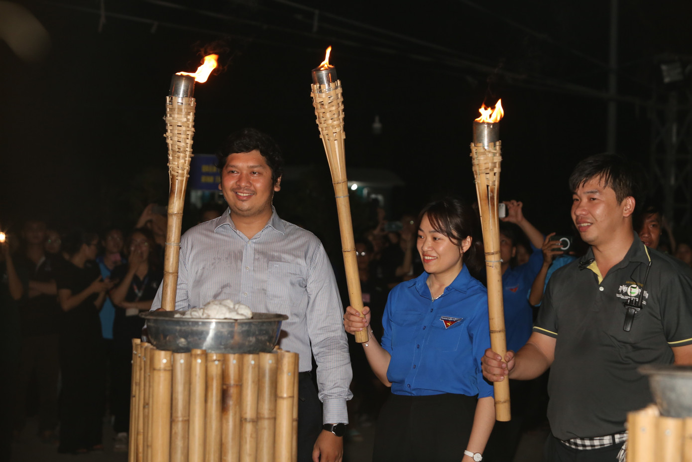 Là một hoạt động nổi bật được các bạn trẻ đón đợi, đêm lửa trại tạo không gian kết nối, vui chơi sôi nổi cho mỗi trại sinh.