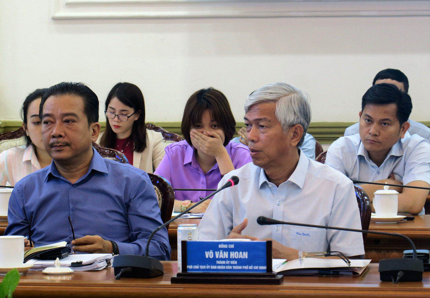 Phó Chủ tịch UBND TPHCM Võ Văn Hoan trao đổi tại hội nghị.