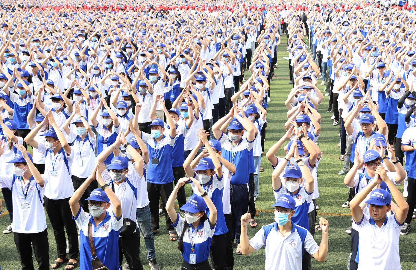 Để có thể mang đến những động tác đồng diễn đẹp mắt được ghi nhận và xác lập kỷ lục, hàng nghìn sinh viên Trường Đại học Sư phạm Kỹ thuật TPHCM đã trải qua thời gian dài tập luyện, chuẩn bị.