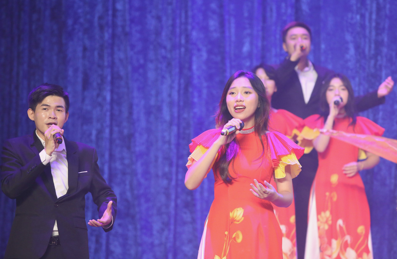 Các ca khúc biểu diễn tại chương trình hướng về tình yêu quê hương, đất nước, về tình bạn, tình yêu trong sáng ở lứa tuổi sinh viên.