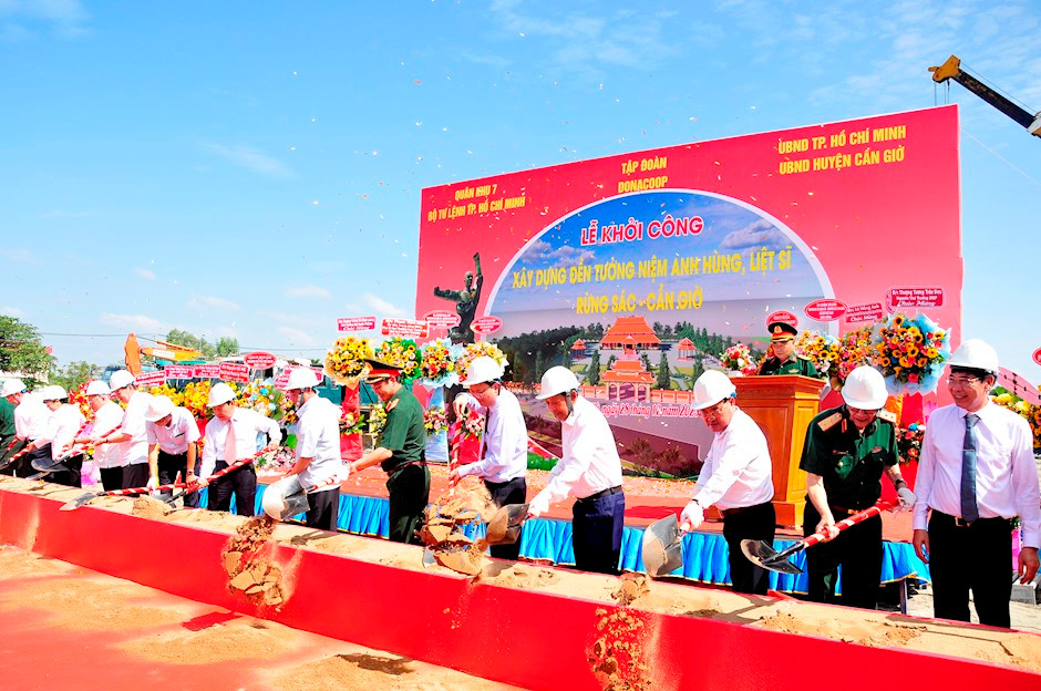 Khởi công xây dựng Đền tưởng niệm anh hùng, liệt sĩ chiến khu Rừng Sác. Ảnh: Thành ủy TPHCM