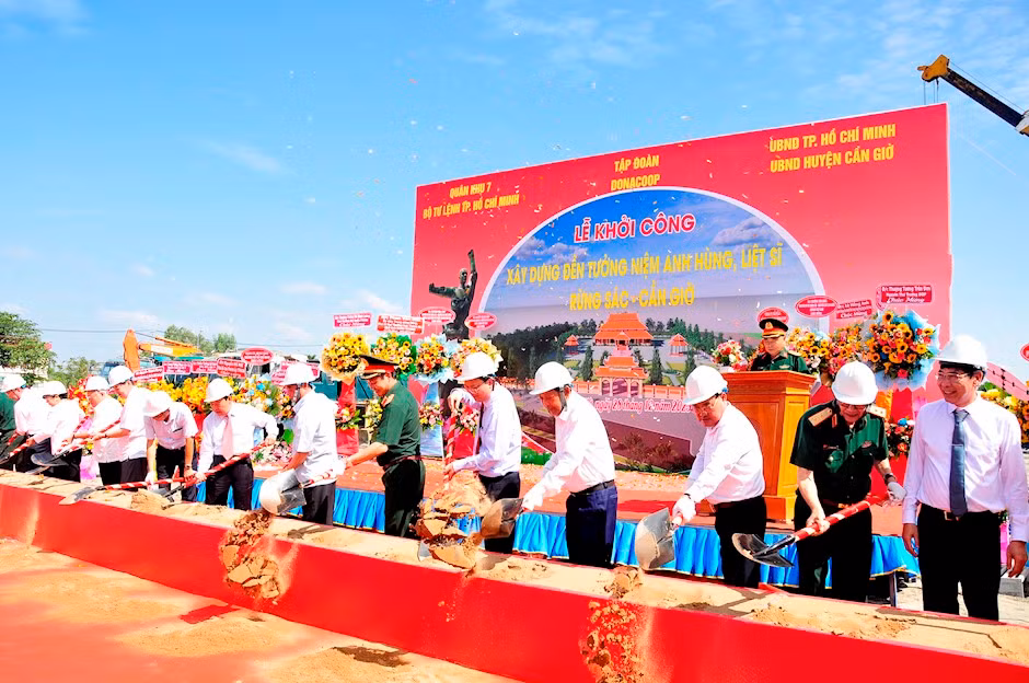 Khởi công xây dựng Đền tưởng niệm anh hùng, liệt sĩ chiến khu Rừng Sác. Ảnh: Thành ủy TPHCM