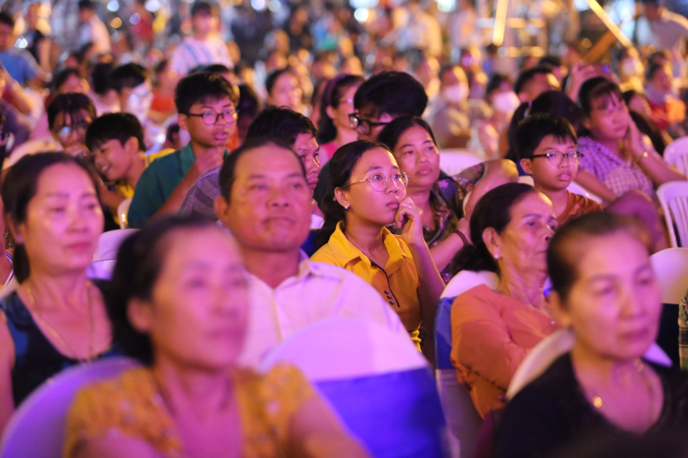 Đông đảo bà con nhân dân Cần Giờ đến thưởng lãm chương trình khai hội Nghinh Ông. Đông đảo bà con nhân dân Cần Giờ đến thưởng lãm chương trình khai hội Nghinh Ông.