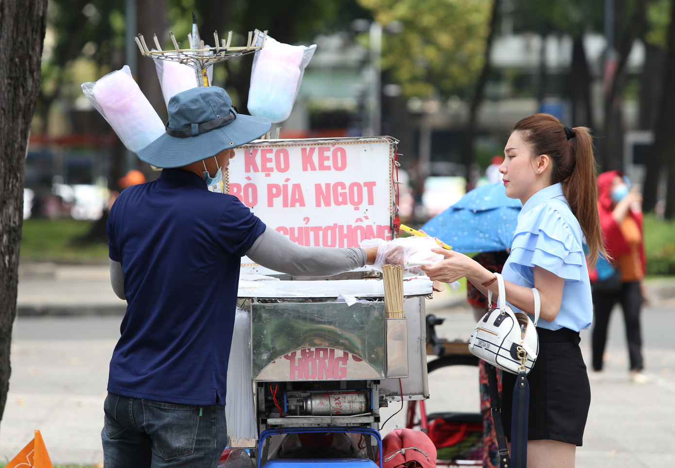 Đường phố TPHCM yên bình trong ngày đại lễ.