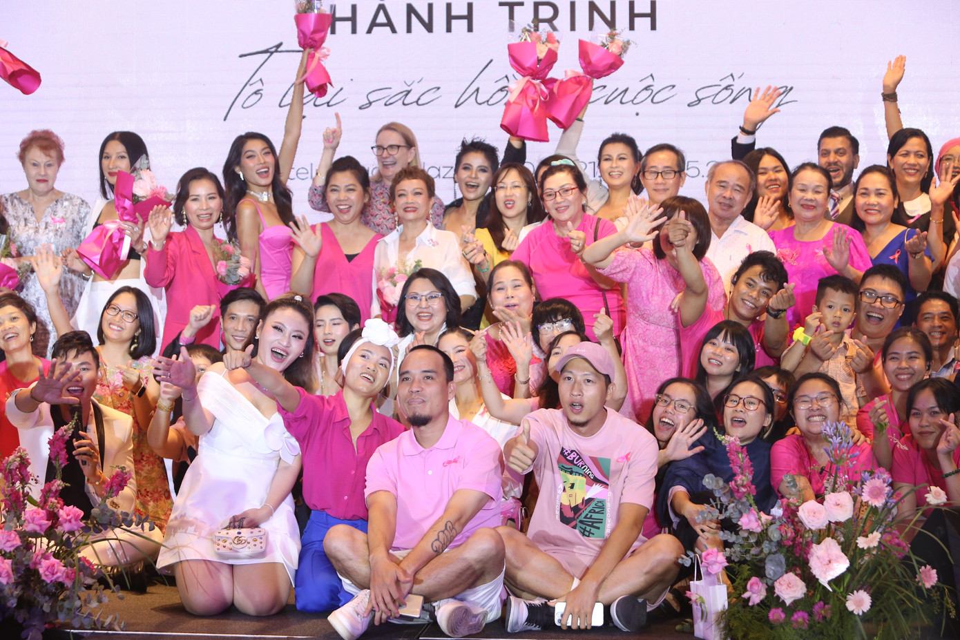 Xuyên suốt hành trình 10 năm "tô lại sắc hồng cuộc sống", đến nay BCNV đã có hơn 5.000 thành viên, hỗ trợ 2.600 bệnh nhân ung thư vú, thu hút hơn 35.000 người hiến tóc, gây quỹ và tình nguyện viên. Xuyên suốt hành trình 10 năm "tô lại sắc hồng cuộc sống", đến nay BCNV đã có hơn 5.000 thành viên, hỗ trợ 2.600 bệnh nhân ung thư vú, thu hút hơn 35.000 người hiến tóc, gây quỹ và tình nguyện viên.