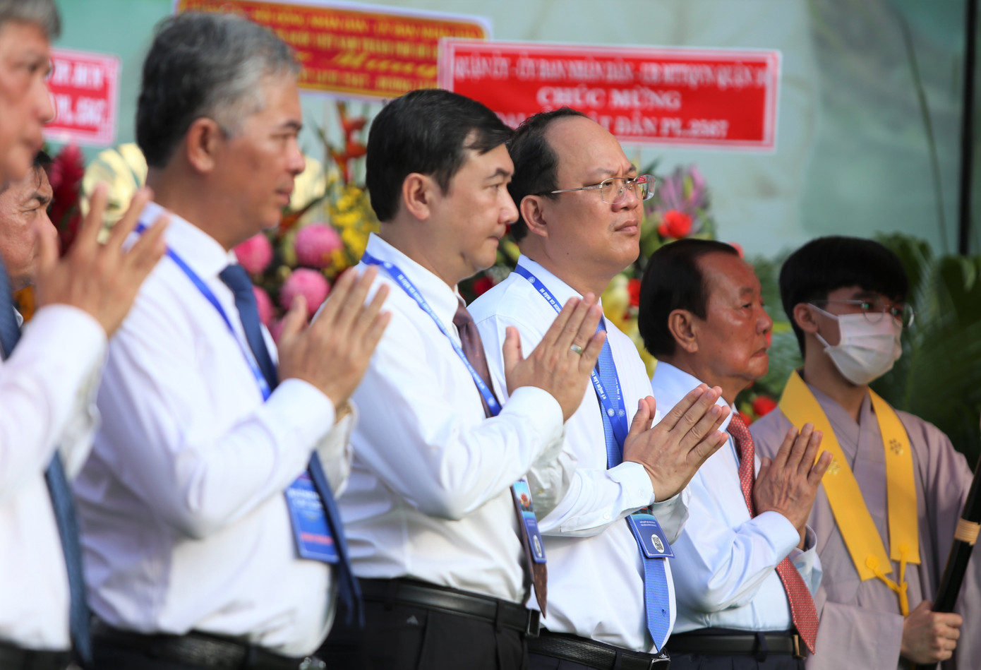 Về phía lãnh đạo Trung ương và TPHCM, có ông Vũ Anh Tuấn - Vụ trưởng, Trưởng Cơ quan thường trực Ban Dân vận Trung ương; ông Lê Thanh Hải - nguyên Bí thư Thành ủy TPHCM; ông Nguyễn Hồ Hải - Phó Bí thư Thành ủy TPHCM; bà Trần Kim Yến - Chủ tịch Ủy ban Mặt trận Tổ quốc Việt Nam TPHCM; ông Ngô Minh Châu - Phó Chủ tịch UBND TPHCM.