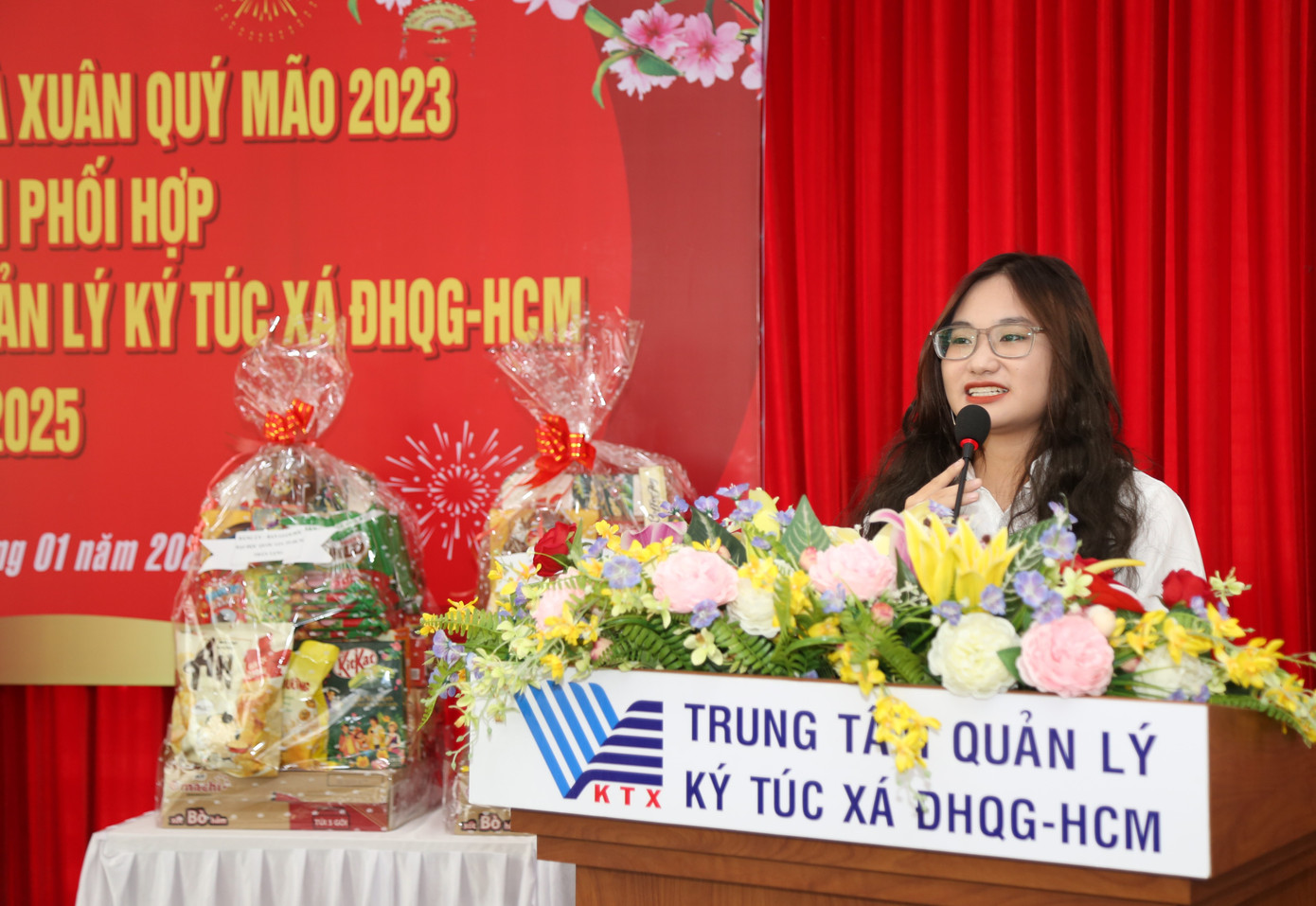 Ngọc Huyền vui mừng, phấn khởi khi nhận được tình cảm chăm lo của các thầy cô, ban quản lý. Ngọc Huyền vui mừng, phấn khởi khi nhận được tình cảm chăm lo của các thầy cô, ban quản lý.