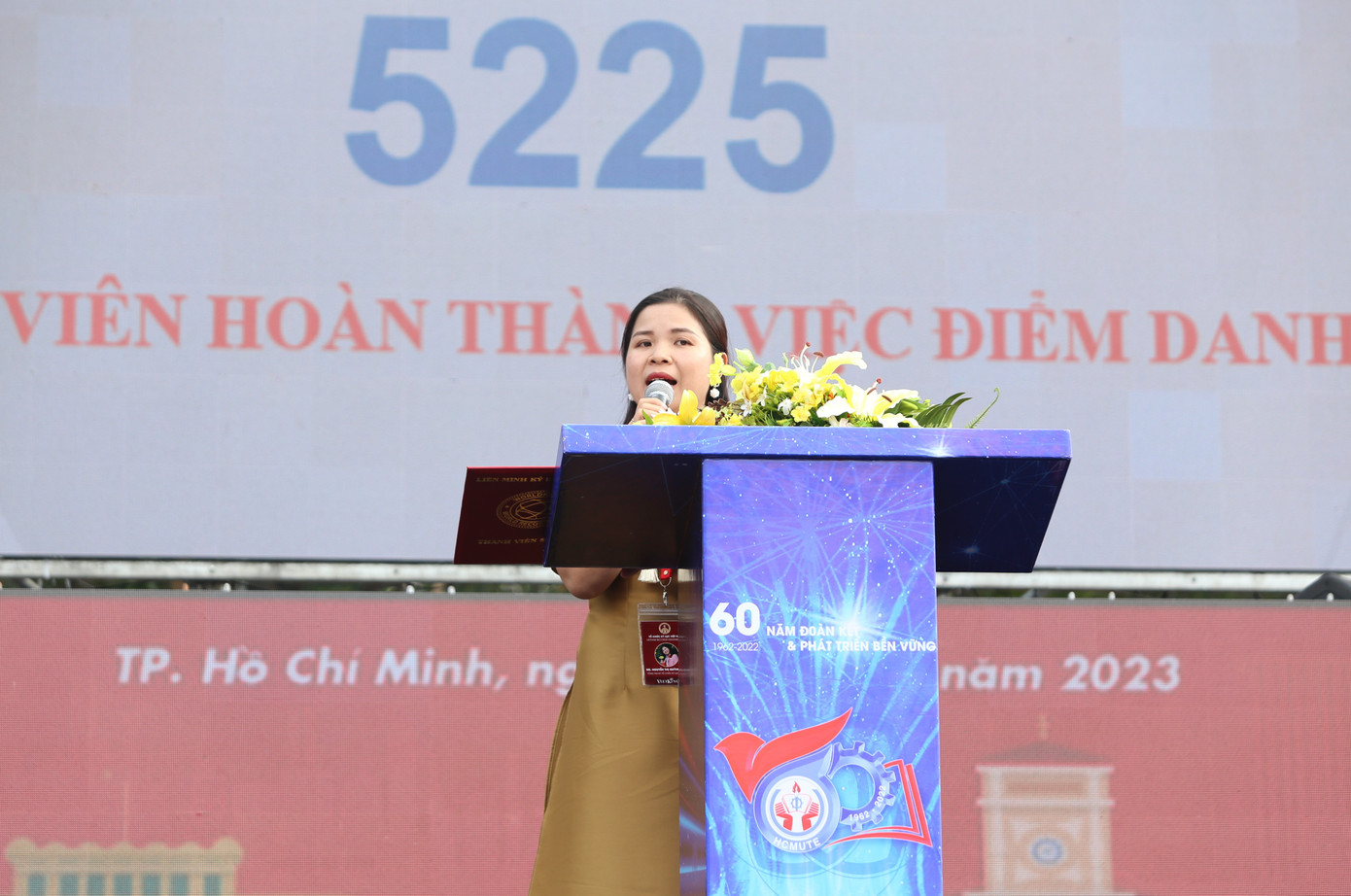 Ghi nhận nỗ lực và sự cố gắng của đông đảo sinh viên, bà Nguyễn Thị Quỳnh Ngọc, Tổng Thư ký Tổ chức Kỷ lục Việt Nam (VietKings) cho rằng, màn đồng diễn đã truyền tải một thông điệp vô cùng tích cực về sự đoàn kết, sáng tạo và lòng yêu nước của các bạn trẻ. Đây cũng sẽ là một dấu mốc quan trọng trong lịch sử nhà trường, là niềm tự hào của các bạn sinh viên đã, đang học tại đây. "VietKings đã ghi nhận hơn 3.000 kỷ lục tại Việt Nam nhưng với các sự kiện xếp hình bản đồ Việt Nam và hát Quốc ca đã mang lại cho chúng tôi rất nhiều xúc cảm và trào dâng niềm tự hào" - bà Ngọc bày tỏ.