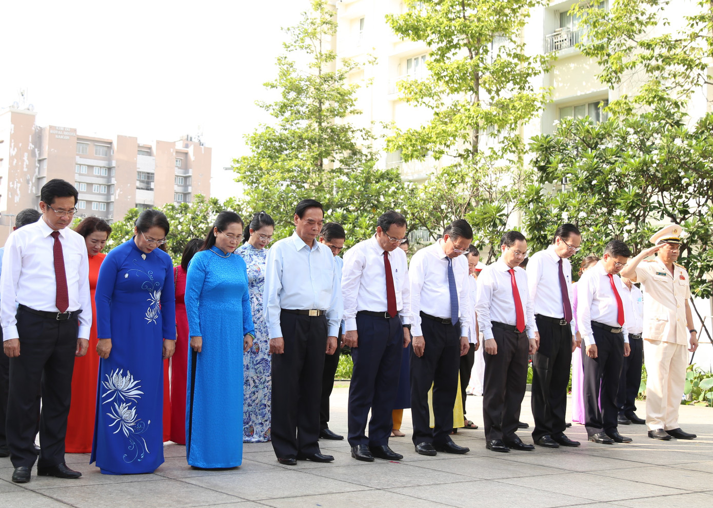 Đoàn đại biểu TPHCM dâng hoa, mặc niệm tưởng nhớ Chủ tịch Hồ Chí Minh tại Công viên Tượng đài Chủ tịch Hồ Chí Minh. Đoàn đại biểu TPHCM dâng hoa, mặc niệm tưởng nhớ Chủ tịch Hồ Chí Minh tại Công viên Tượng đài Chủ tịch Hồ Chí Minh.