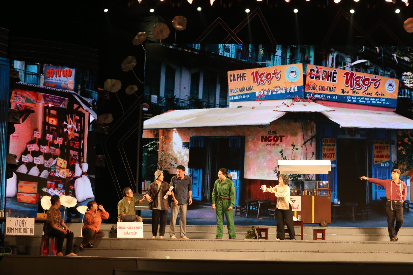 Nhóm kịch Tuấn Khôi với vở kịch nói Ơi cuộc sống mến thương tái hiện cuộc sống "bao cấp" một thời gian khó nhưng cũng hết sức nghĩa tình, tin tưởng vào tương lai phát triển của thành phố và đất nước.