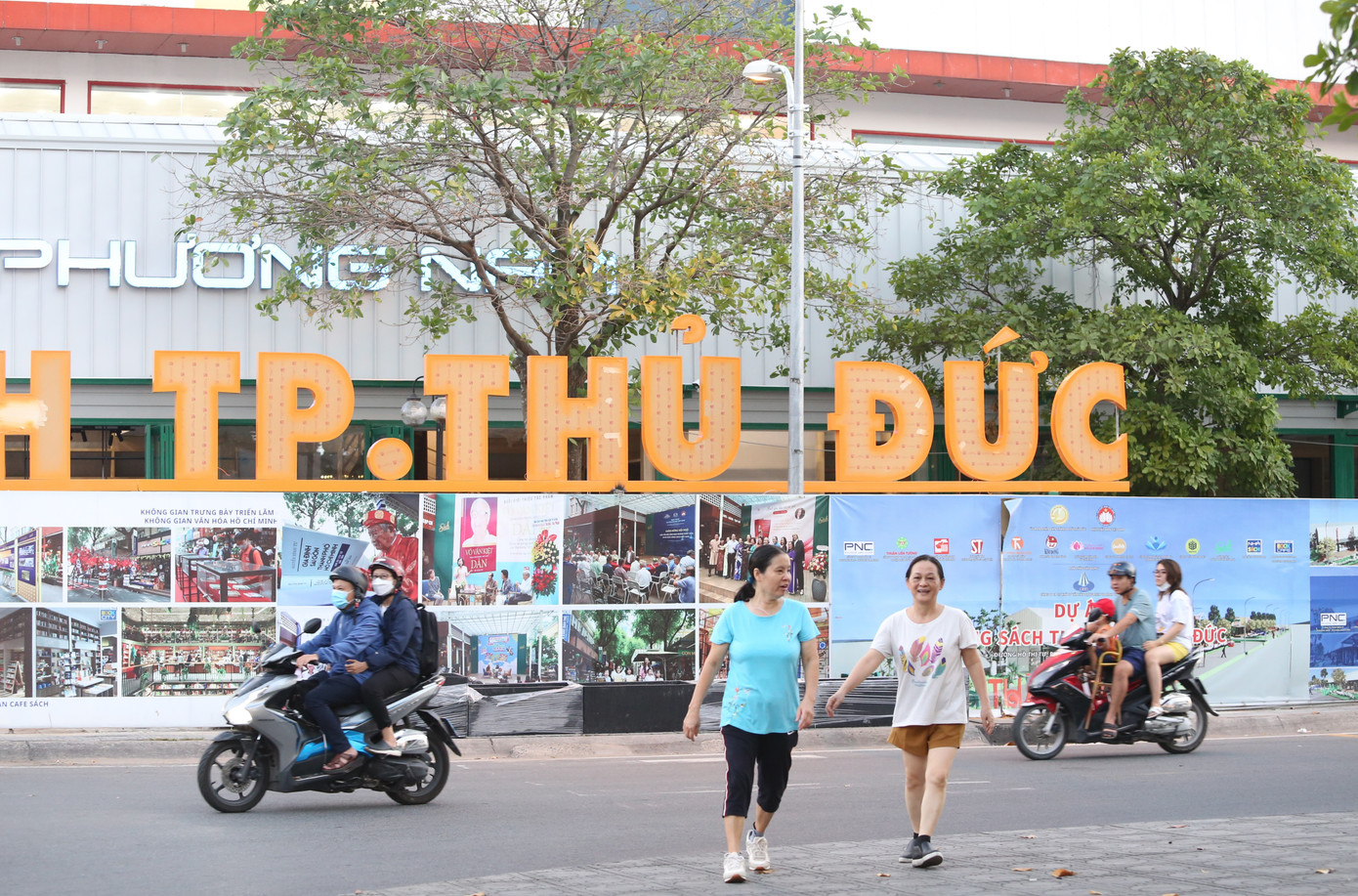 Với sự chuẩn bị kỹ lưỡng sau 1 năm kể từ ngày khởi công, Đường sách Thủ Đức đang mang đến những điểm nhấn riêng đối với người dân khu vực cửa ngõ phía Đông nói riêng và trên địa bàn TPHCM nói chung. Ảnh: Ngô Tùng