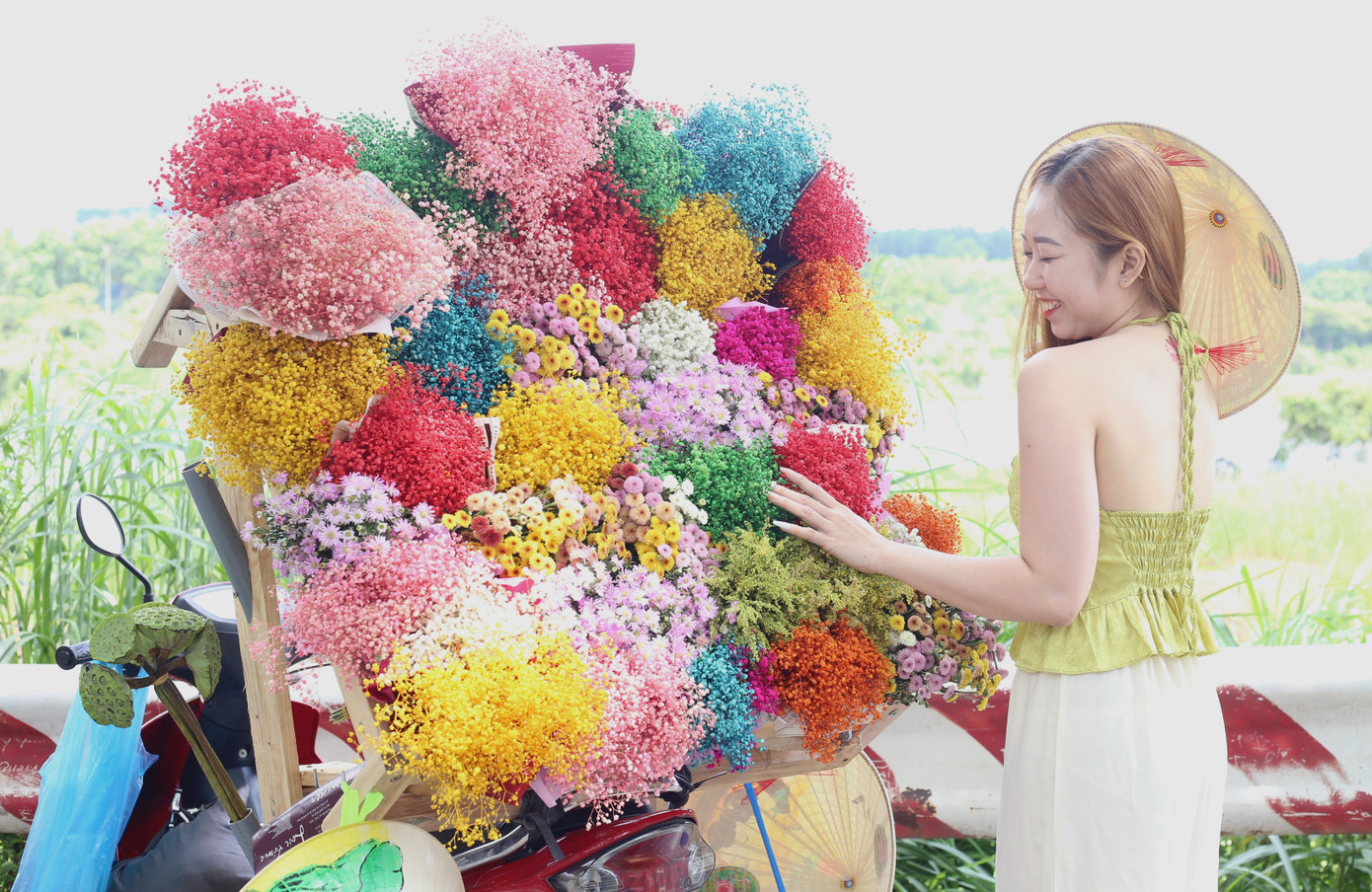 Xuất phát từ những chiếc xe hoa đậm chất thu Hà Nội, loại hình xe hoa này đã &quot;đổ bộ&quot; đến nhiều tỉnh, thành trong cả nước, trong đó có TPHCM.