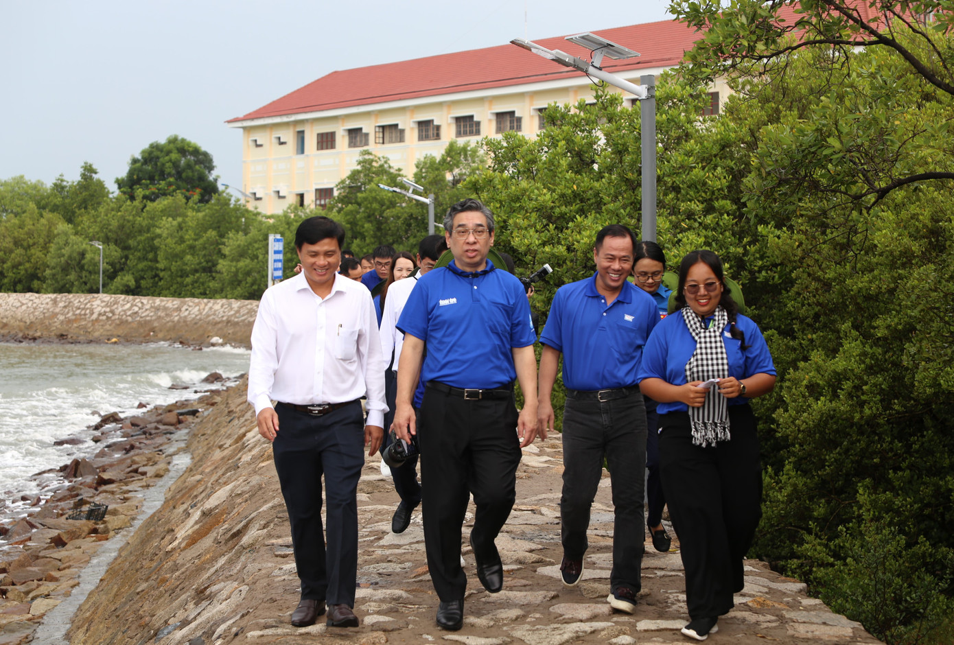 Ông Nguyễn Phước Lộc (thứ hai từ trái qua) cùng đoàn công tác đi thăm, khánh thành một số công trình an sinh xã hội trên huyện đảo Cần Giờ cuối tháng 7/2023. Ảnh: Ngô Tùng