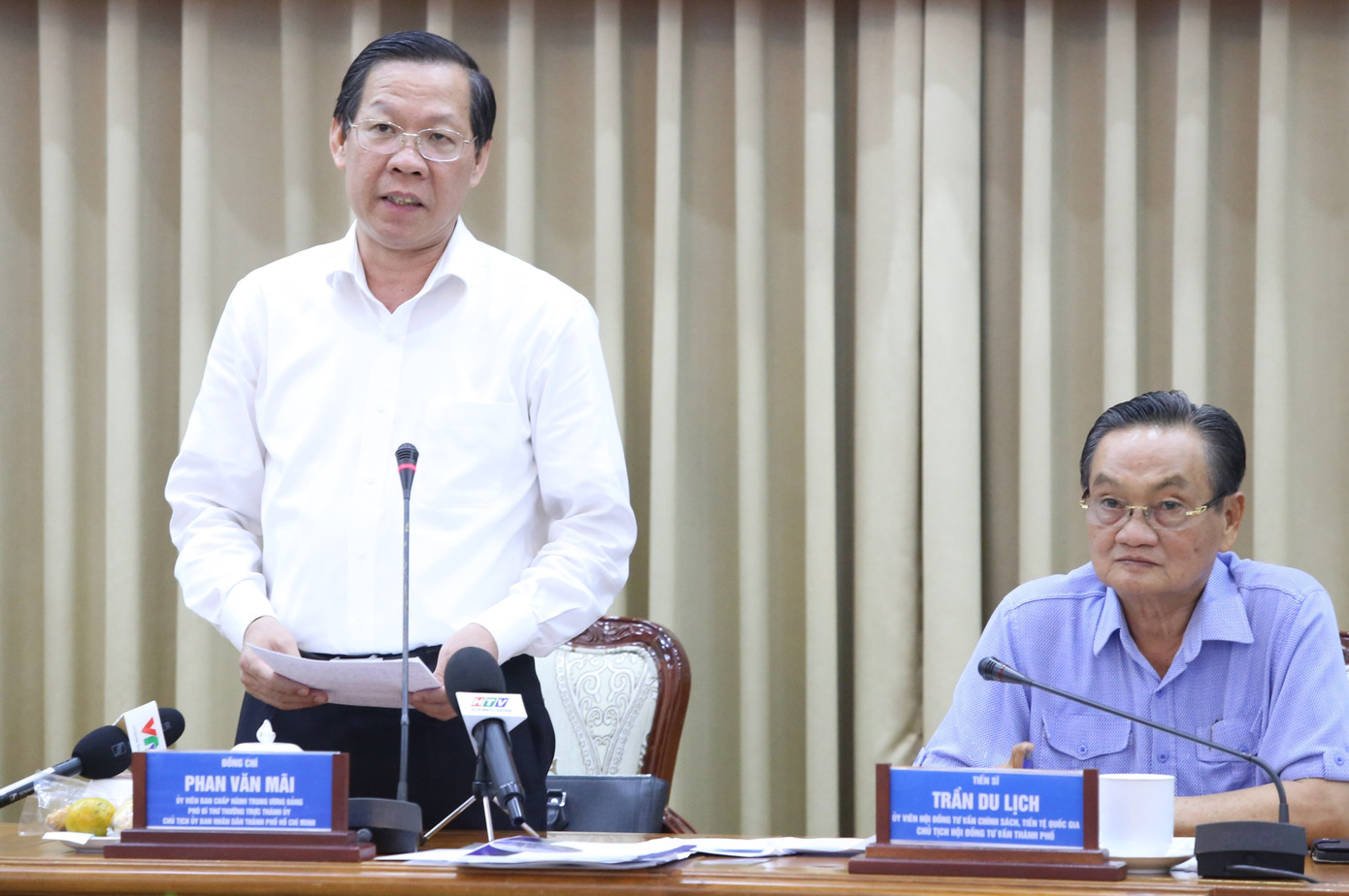 Chủ tịch UBND TPHCM Phan Văn Mãi trao đổi tại buổi họp. Ảnh: Ngô Tùng Chủ tịch UBND TPHCM Phan Văn Mãi trao đổi tại buổi họp. Ảnh: Ngô Tùng