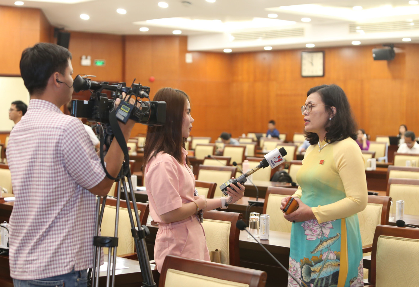 Lãnh đạo các cơ quan, đơn vị TPHCM trả lời báo chí bên lề kỳ họp HĐND TPHCM. Ảnh: Ngô Tùng Lãnh đạo các cơ quan, đơn vị TPHCM trả lời báo chí bên lề kỳ họp HĐND TPHCM. Ảnh: Ngô Tùng