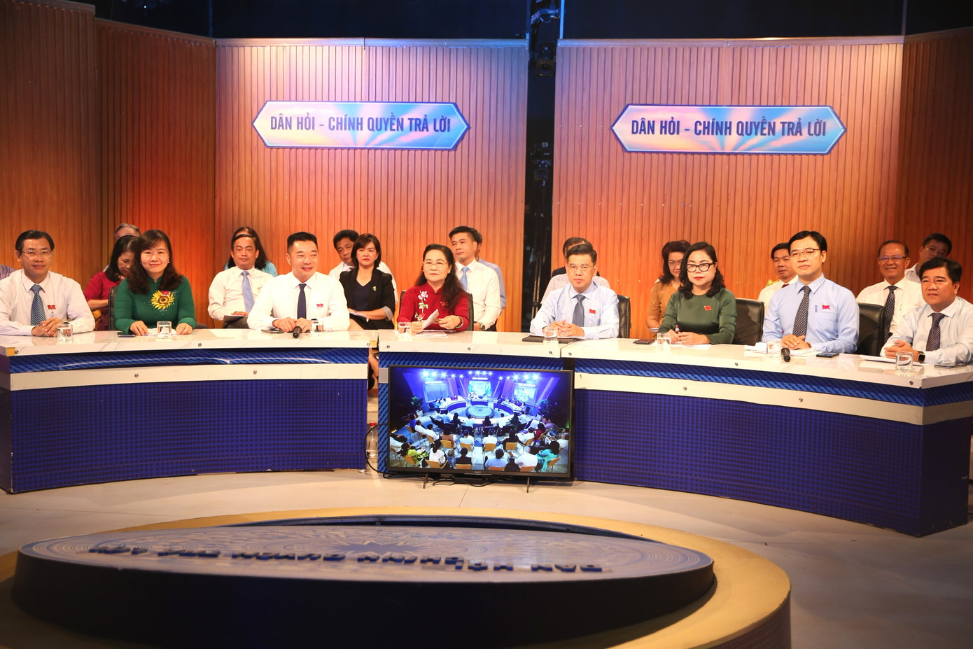 Quang cảnh chương trình Dân hỏi - Chính quyền trả lời ngày 10/9.