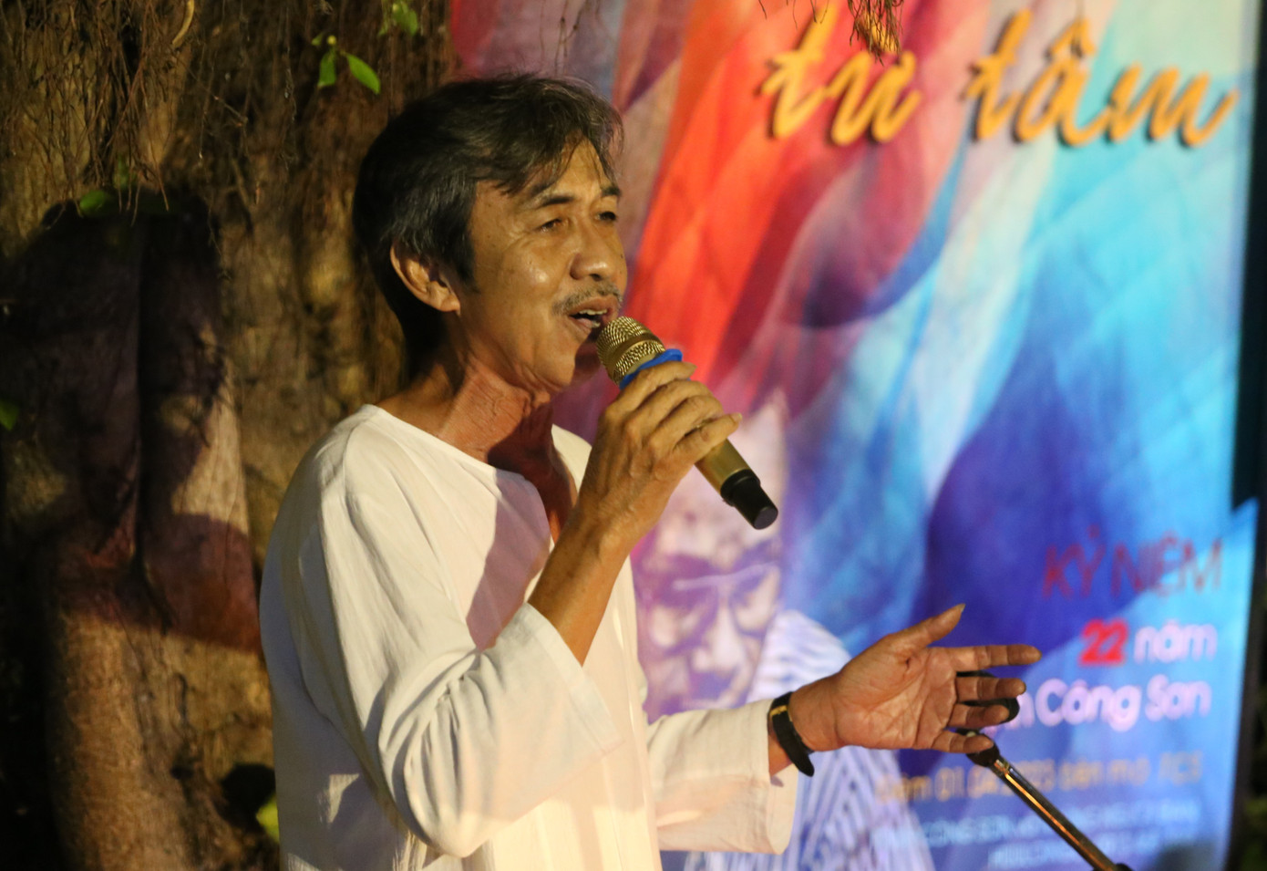 Dành tình cảm nồng nàn đối với Trịnh Công Sơn, nhiều người đã hát lại những ca khúc gắn liền với sự nghiệp âm nhạc của cố nhạc sĩ như một lời tâm tình đầy cảm xúc.