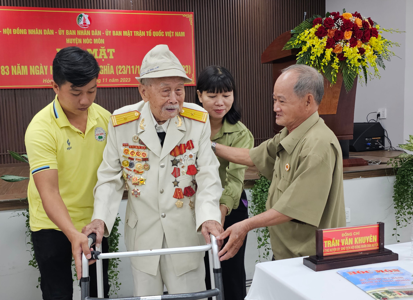 Cụ Trương Thành Hỷ - cán bộ lão thành - đến dự lễ. Ảnh: Ngô Tùng.