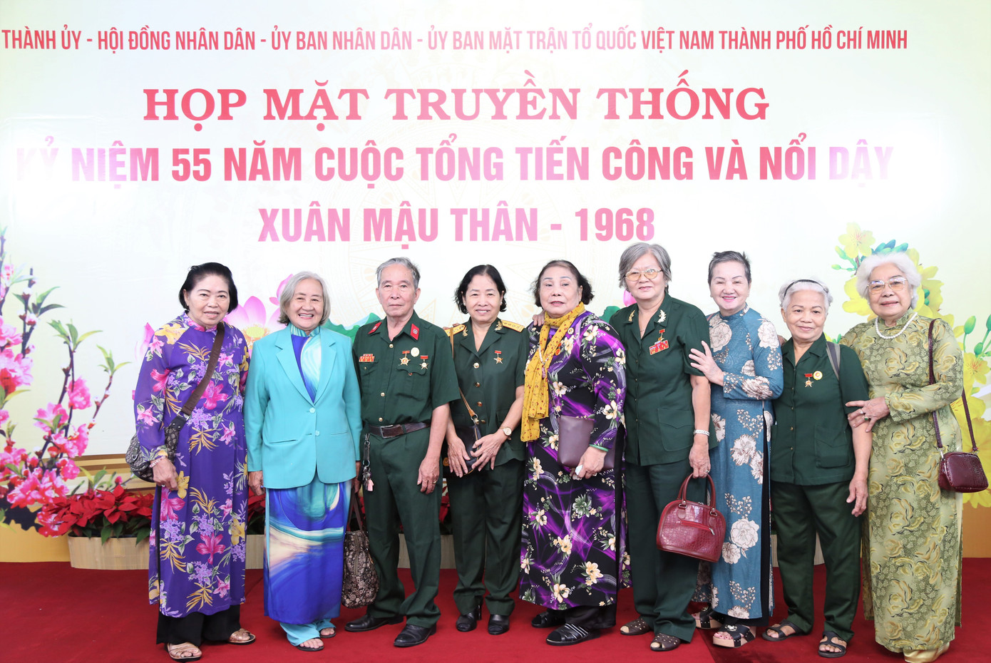 Các cán bộ lão thành, Anh hùng lực lượng vũ trang dự họp mặt.