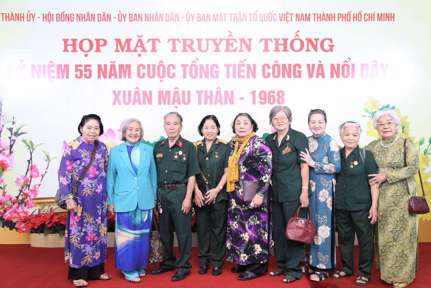 Các cán bộ lão thành, Anh hùng lực lượng vũ trang dự họp mặt.