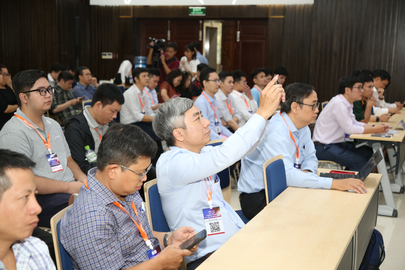 Các chuyên gia và bạn trẻ theo đuổi lĩnh vực an toàn thông tin có mặt tại buổi khai mạc diễn tập.