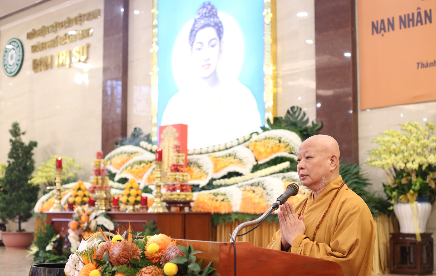 Hòa thượng Thích Lệ Trang chia sẻ tại buổi lễ. Hòa thượng Thích Lệ Trang chia sẻ tại buổi lễ.