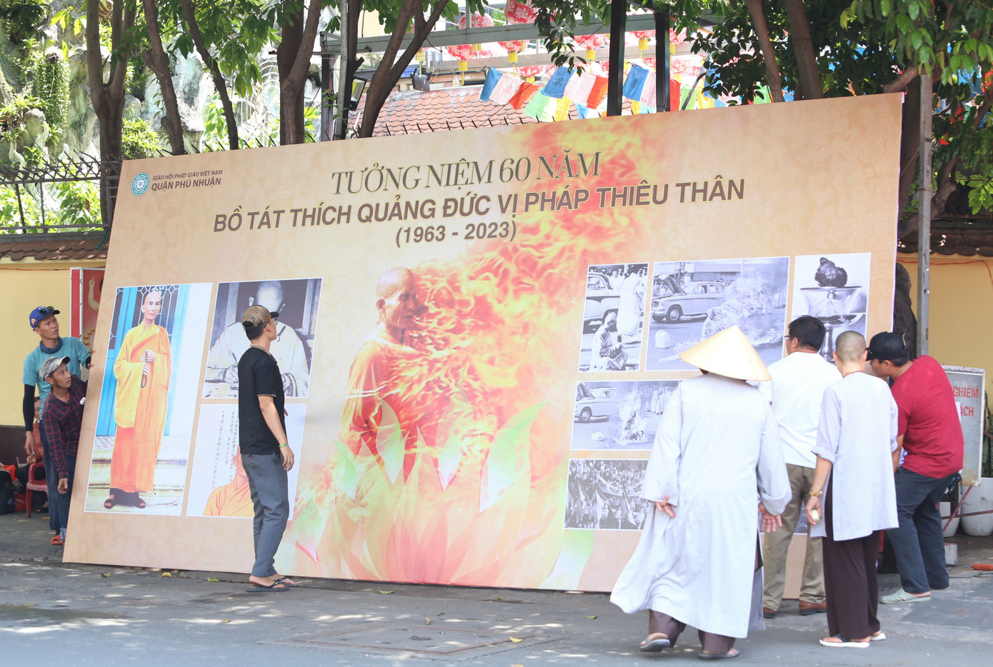 Chào mừng đại lễ Phật đản và tưởng niệm ngày Bồ tát Thích Quảng Đức vị pháp thiêu thân, Ban Trị sự Giáo hội Phật giáo Việt Nam TPHCM cùng các ban chuyên môn tổ chức triển lãm "Lửa thiêng rực sáng sử vàng", diễn ra tại Việt Nam Quốc tự từ chiều 26/5 tới. Bên cạnh đó, Phật giáo cùng các cơ sở tự viện trên địa bàn thành phố cũng long trọng tổ chức diễu hành xe hoa, tôn tượng Đức Phật; các chương trình nghệ thuật... chào mừng tuần lễ Phật đản.