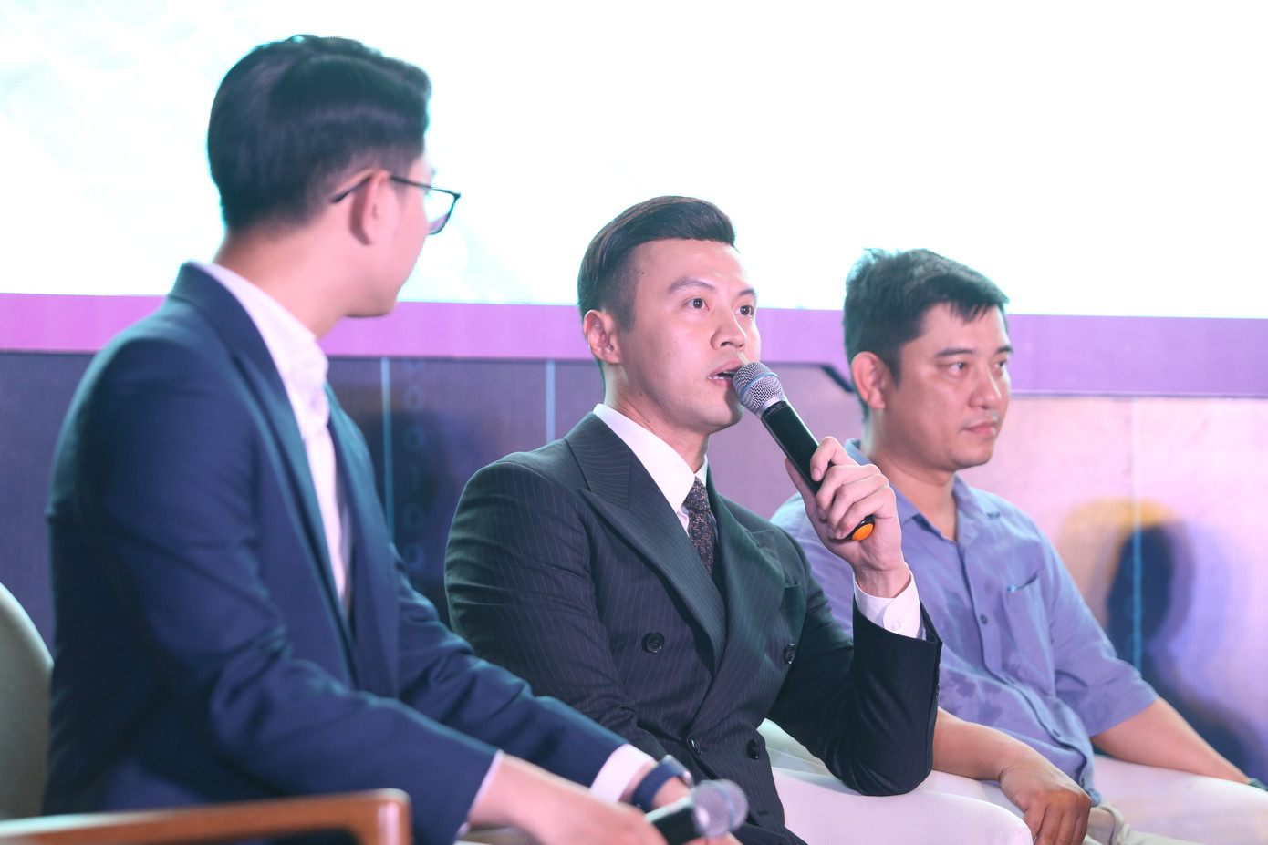 "Shark" Khoa chia sẻ tại diễn đàn.