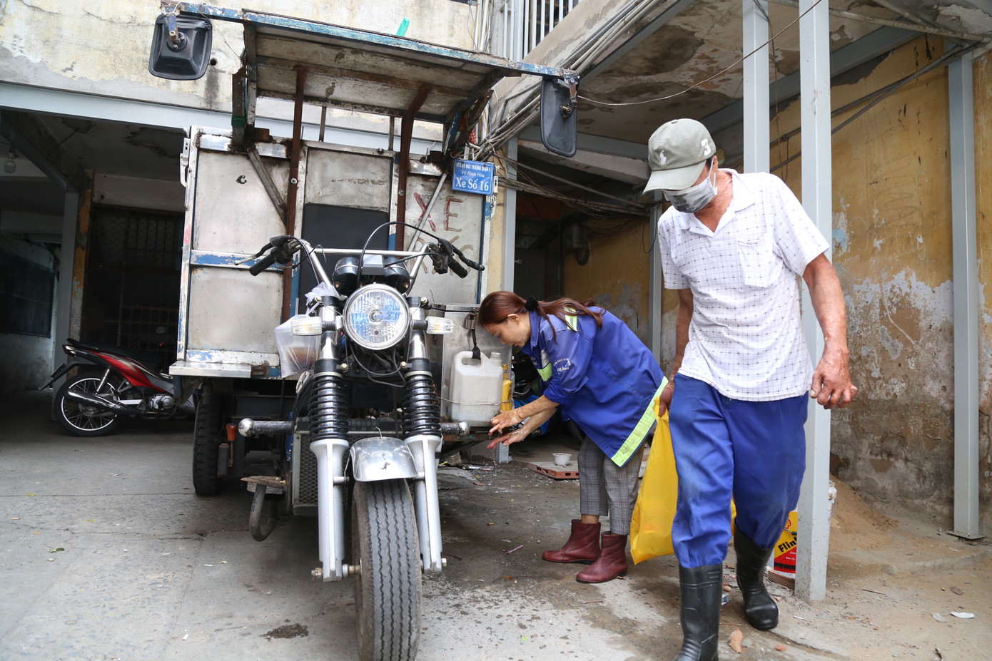 Hiện gia đình của chị Sự sống tạm trong ngôi nhà nhỏ được xây tạm trên mảnh đất của người thân ở huyện Nhà Bè, TPHCM. Lâu nay nữ lao công vẫn ao ước rằng một mai khi tích cóp đủ, hai vợ chồng sẽ xây một căn nhà đàng hoàng để sinh sống. Và chị vẫn đang nuôi dưỡng tương lai bằng những nỗ lực vươn lên hàng ngày, với sự đồng hành, sẻ chia hết mình của người chồng.