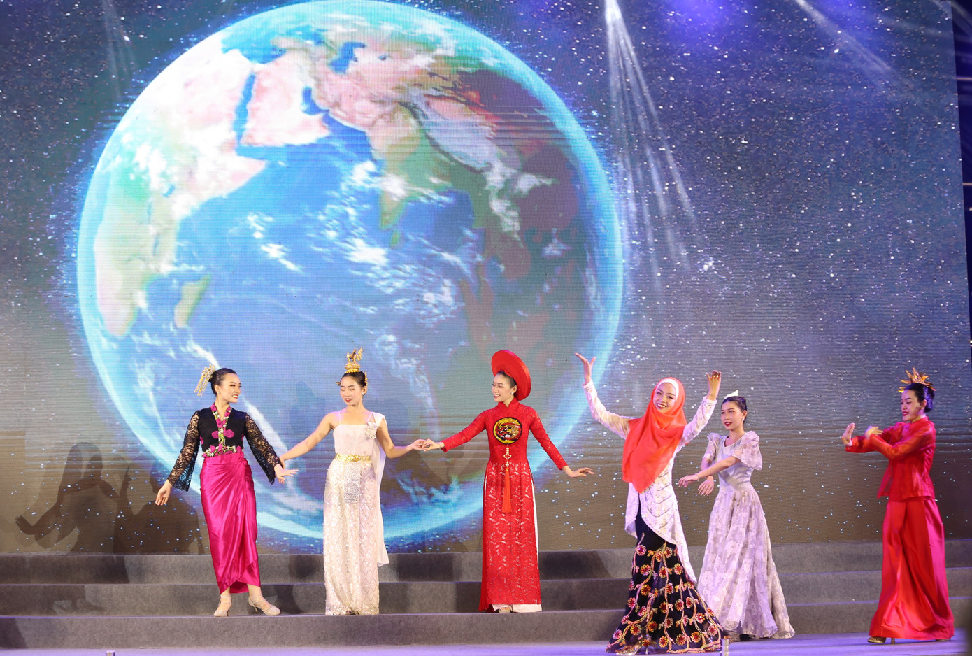 Bạn trẻ chung tay thực hiện thành công các Mục tiêu phát triển bền vững.