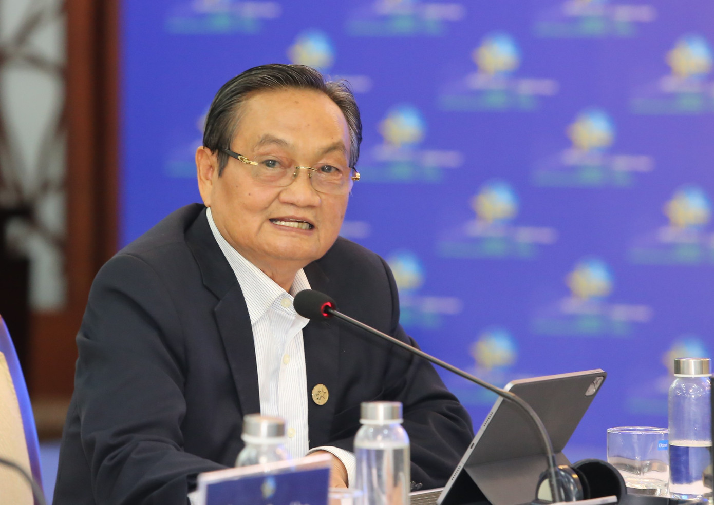 TS Trần Du Lịch trao đổi trong phiên thảo luận. Ảnh: Ngô Tùng.