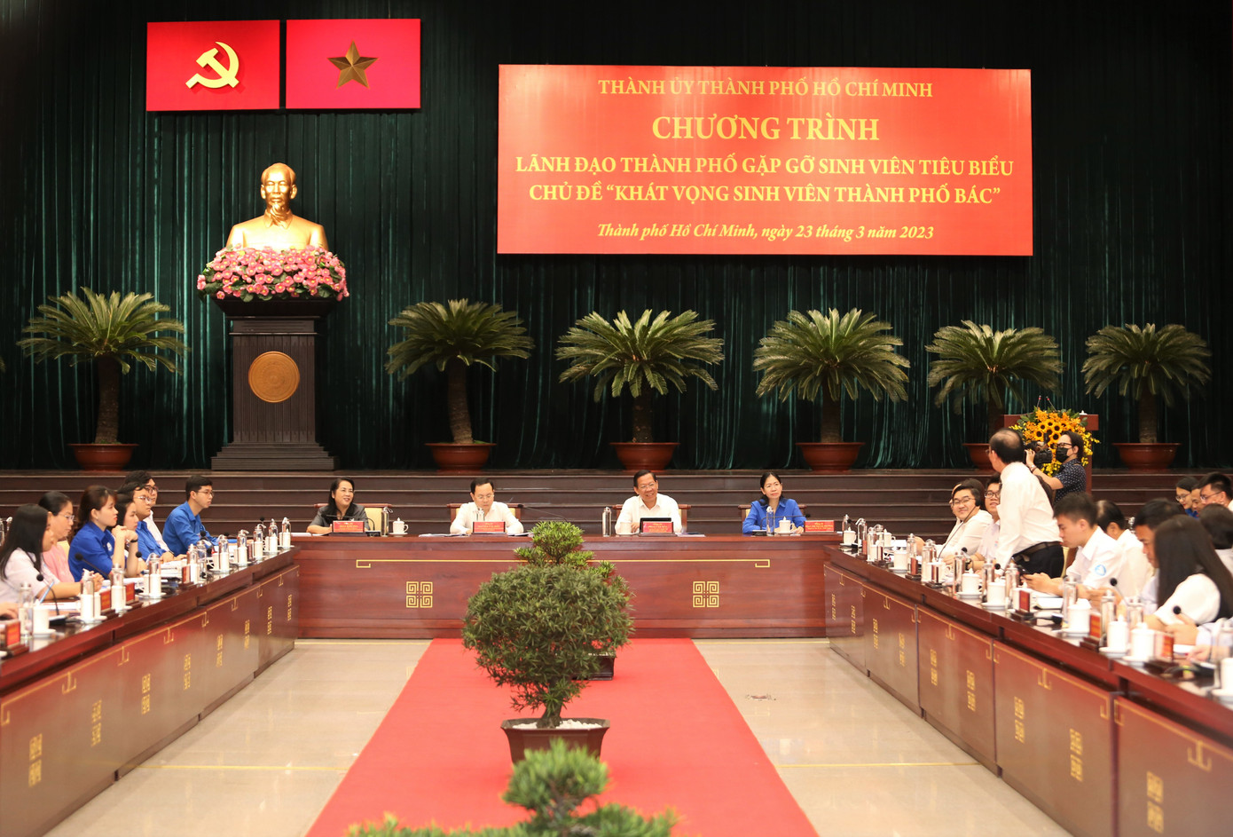 Quang cảnh buổi đối thoại.