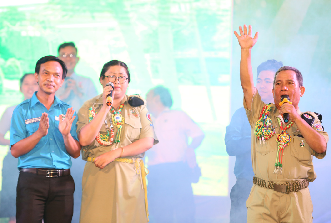 Cán bộ, giảng viên Trường Đoàn giao lưu tại buổi lễ.