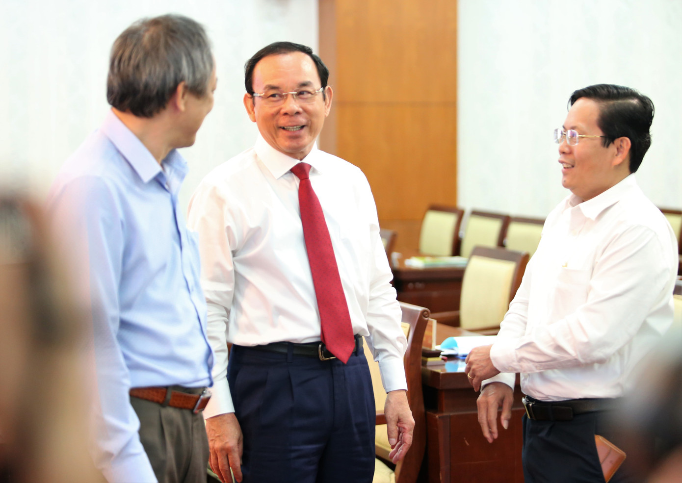 Ông Nguyễn Văn Nên trò chuyện cùng cán bộ quản lý các cơ quan truyền thông, báo chí TPHCM. Ông Nguyễn Văn Nên trò chuyện cùng cán bộ quản lý các cơ quan truyền thông, báo chí TPHCM.