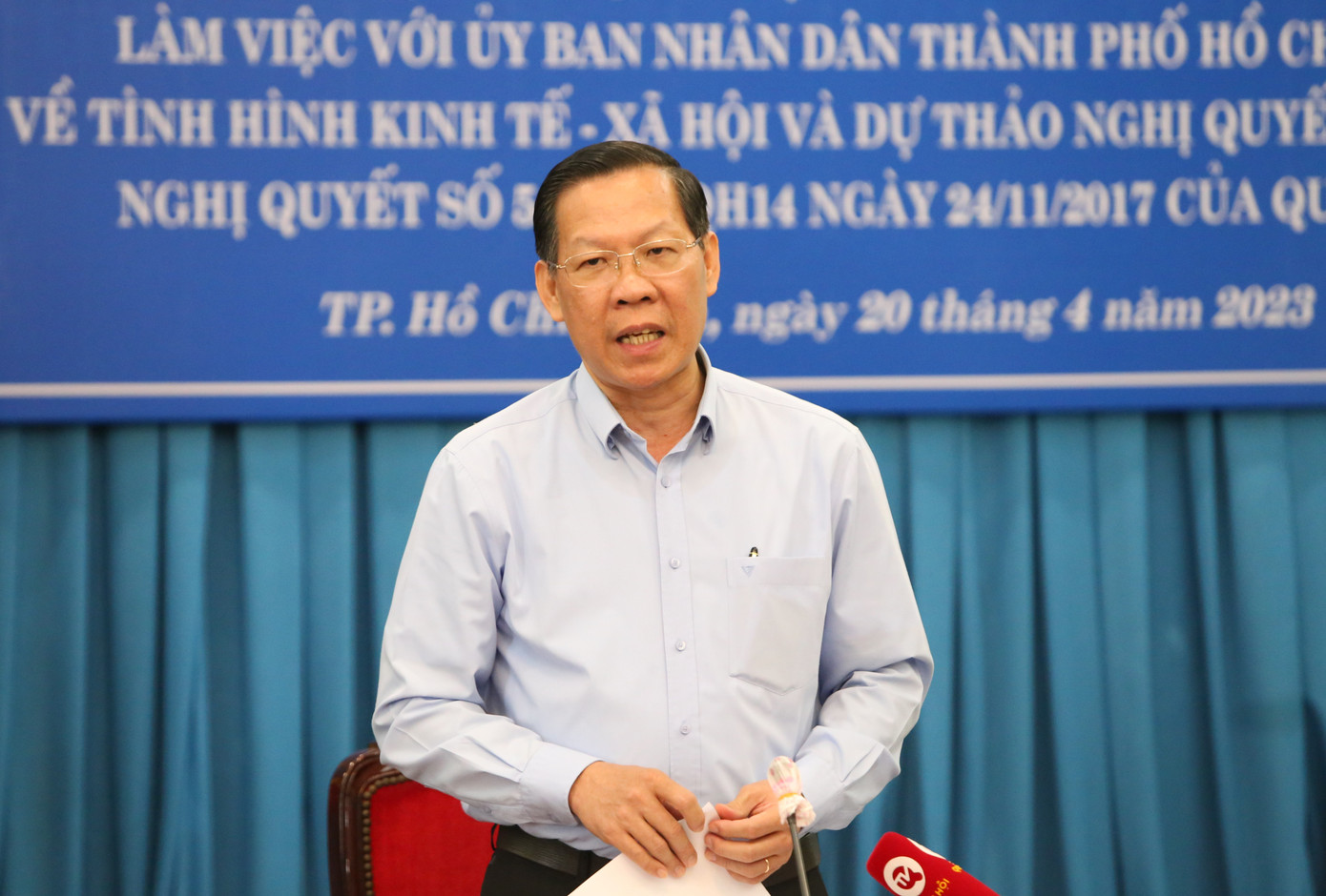 Chủ tịch UBND TPHCM Phan Văn Mãi thông tin tại buổi họp. Chủ tịch UBND TPHCM Phan Văn Mãi thông tin tại buổi họp.