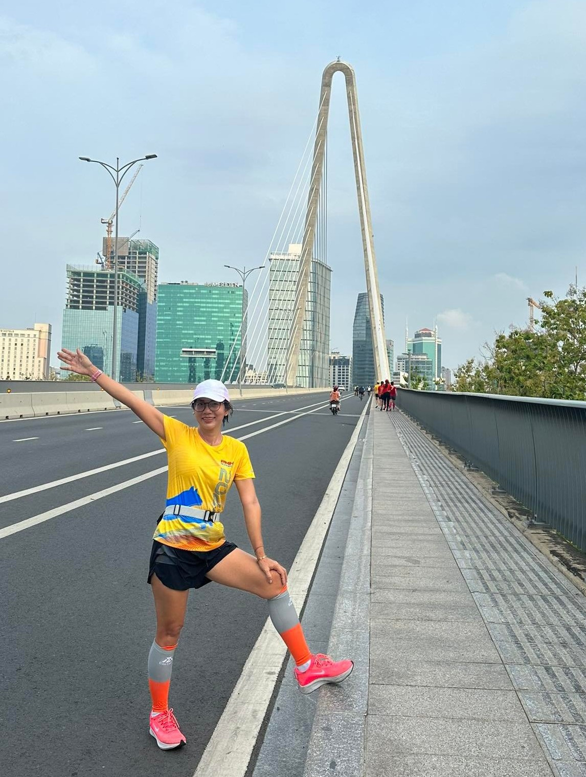 Dành nhiều tình yêu với thể thao nói chung và chạy bộ nói riêng, chị Võ Thị Kiều Diễm tham gia nhằm góp tiếng nói động viên mọi người tập luyện thể thao nâng cao sức khỏe. Với nữ runner này, hôm nay còn là ngày rất đặc biệt bởi 30/4 đúng 48 năm về trước cũng là ngày chị chào đời.