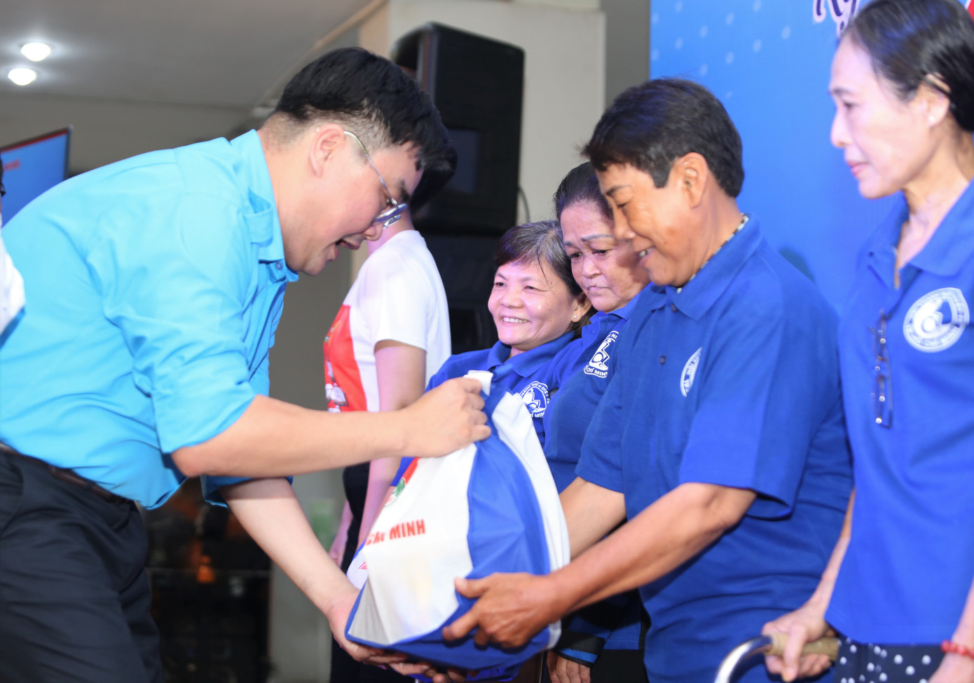 Chương trình do Hội Liên hiệp thanh niên Việt Nam TPHCM tổ chức sáng nay 15/4 tại Nhà Văn hóa Thanh niên TPHCM nhằm tạo sân chơi giao lưu văn hóa, văn nghệ, thể dục thể thao, góp phần nâng cao đời sống, tinh thần cho hội viên, thanh niên khuyết tật trên địa bàn thành phố.