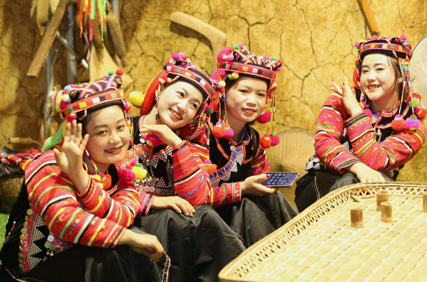 Tuần Văn hóa, Du lịch Điện Biên - Tây Bắc bao gồm các chương trình nghệ thuật giao lưu chủ đề: “Điện Biên, Tây Bắc - Thành phố Hồ Chí Minh kết nối và phát triển”, trồng cây hoa Ban tại Công viên Lịch sử, văn hóa dân tộc TPHCM, chương trình diễu hành văn hóa đường phố chủ đề Điện Biên sắc màu hội tụ, triển lãm ảnh chủ đề Từ chiến thắng Điện Biên Phủ năm 1954 đến đại thắng mùa Xuân năm 1975. Tuần Văn hóa, Du lịch Điện Biên - Tây Bắc bao gồm các chương trình nghệ thuật giao lưu chủ đề: “Điện Biên, Tây Bắc - Thành phố Hồ Chí Minh kết nối và phát triển”, trồng cây hoa Ban tại Công viên Lịch sử, văn hóa dân tộc TPHCM, chương trình diễu hành văn hóa đường phố chủ đề Điện Biên sắc màu hội tụ, triển lãm ảnh chủ đề Từ chiến thắng Điện Biên Phủ năm 1954 đến đại thắng mùa Xuân năm 1975.