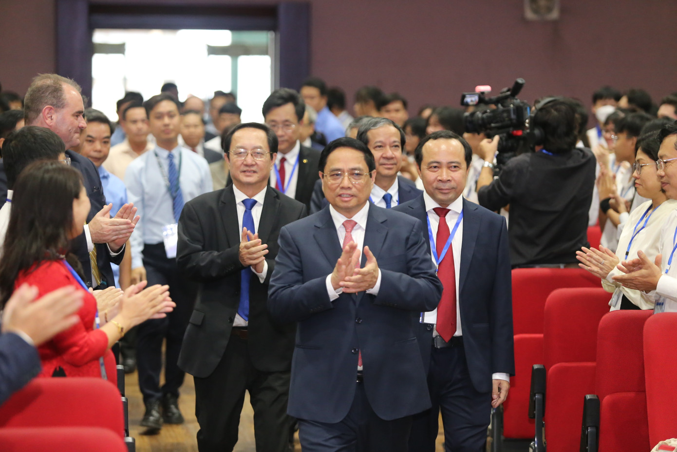 Thủ tướng Phạm Minh Chính đến dự lễ Khai khóa và làm việc với ĐHQG TPHCM. Ảnh: Ngô Tùng