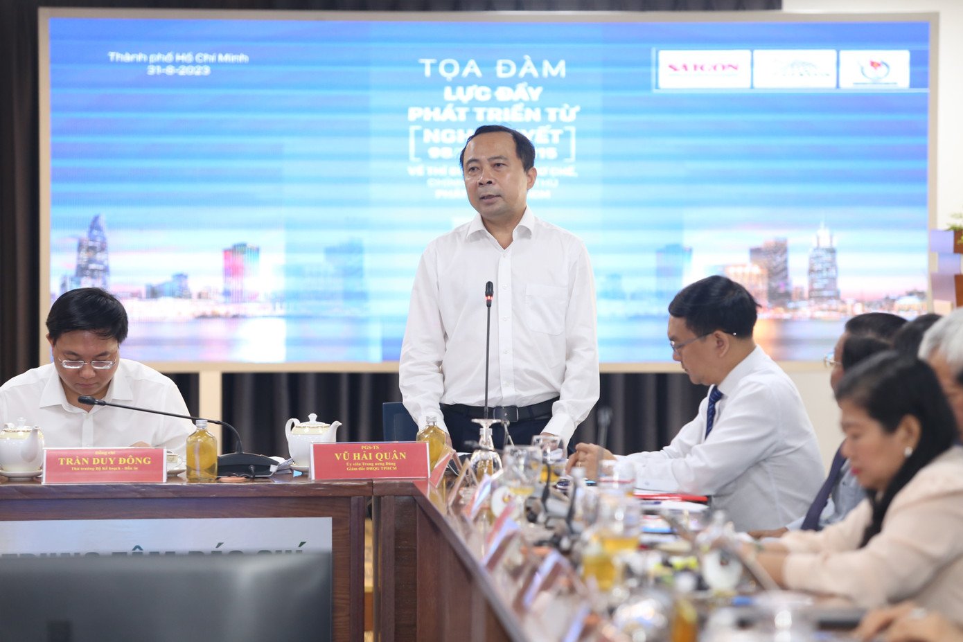 PGS.TS Vũ Hải Quân trao đổi tại toạ đàm. Ảnh: Ngô Tùng.