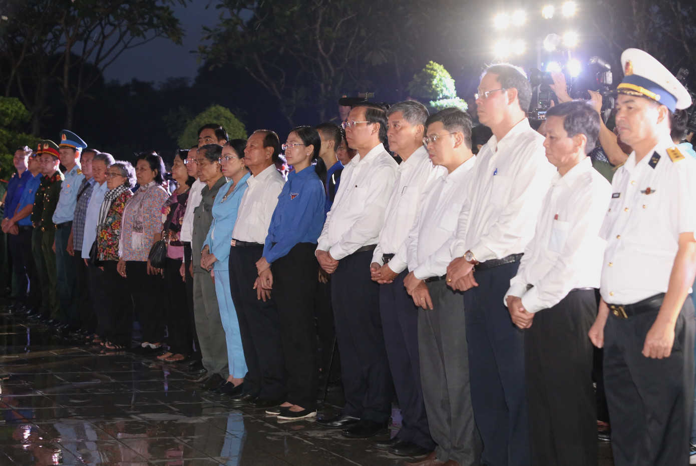 Đến dự buổi lễ có: Chủ tịch UBND TPHCM Phan Văn Mãi, nguyên Bí thư Thành uỷ TPHCM Lê Thanh Hải, Phó Chủ tịch HĐND TPHCM Nguyễn Văn Dũng, Phó Chủ tịch Thường trực Uỷ ban MTTQ Việt Nam TPHCM Nguyễn Thành Trung, Bí thư Thành Đoàn TPHCM Phan Thị Thanh Phương cùng lãnh đạo các ban, ngành, đoàn thể thành phố.